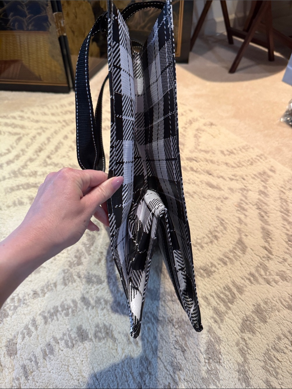 NWT SCOUT Black & White Plaid Messenger Tote - Picture 3 of 6
